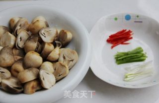 蚝油草菇的做法步骤：2