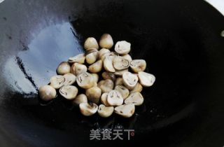 蚝油草菇的做法步骤：3