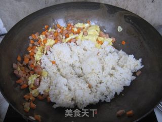 扬州炒饭的做法步骤：7