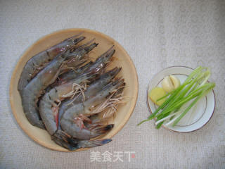 姜汁蚝油浇炒大虾的做法步骤：1