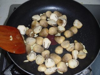 简单快手菜——蚝油草菇的做法步骤：4