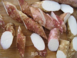 铁棍山药炖脊骨的做法步骤：2