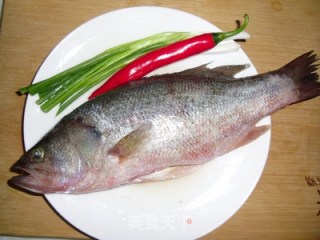 清蒸海上鲜的做法步骤：1