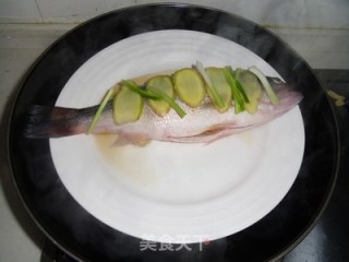清蒸海上鲜的做法步骤：4