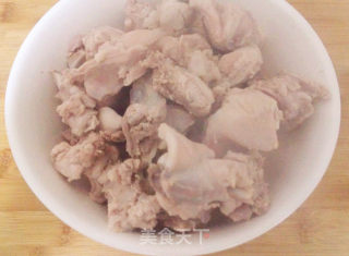 秋季养生菜——香辣兔肉的做法步骤：1