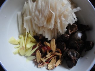 养颜润肺-------秋梨膏的做法步骤：2