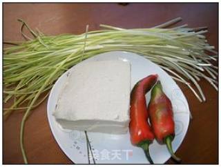 韭黄炒豆腐的做法步骤：1