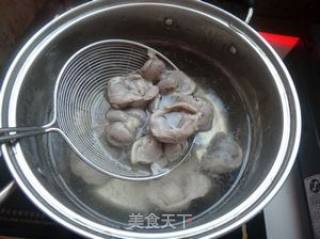 青蒜炒鸡胗的做法步骤：1