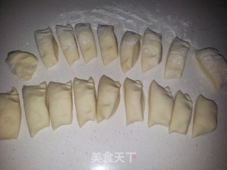 香菇韭菜生肉包的做法步骤：10