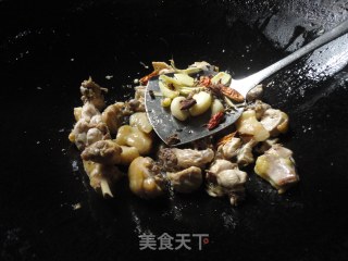 凉瓜烧三黄鸡的做法步骤：4