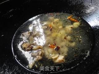 凉瓜烧三黄鸡的做法步骤：5