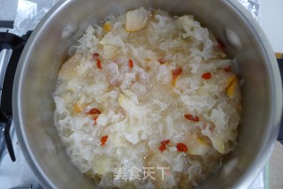 雪梨银耳羹的做法步骤：4