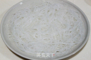 彩蔬肉末丝瓜盅的做法步骤：1