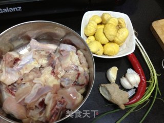 板栗烧鸡的做法步骤：1