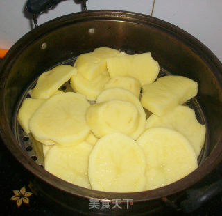 土豆红糖饼的做法步骤：2
