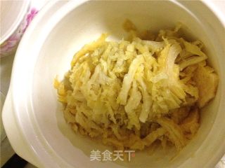 砂锅酸菜白肉的做法步骤：2