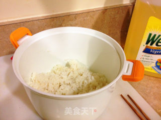 简易黄金蛋炒饭的做法步骤：1