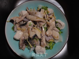 番茄汁浇鱼片的做法步骤：2