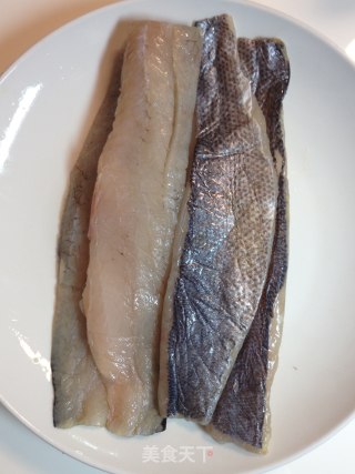鱸魚炸醬【傳統的炸醬 】新鮮嚐的做法步骤：1