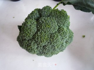 蚝油西兰花的做法步骤：1
