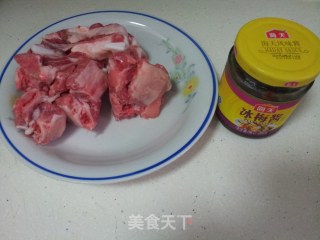 梅子酱蒸排骨的做法步骤：1