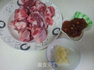 梅子酱蒸排骨的做法步骤：2