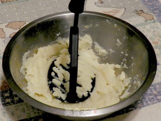酥炸土豆球的做法步骤：1