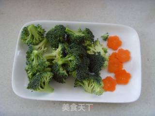 清新爽口---蚝油西兰花的做法步骤：1