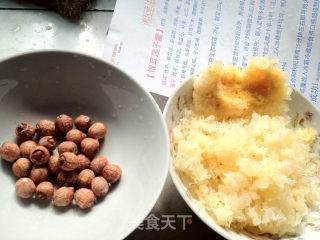 银耳莲子的做法步骤：4