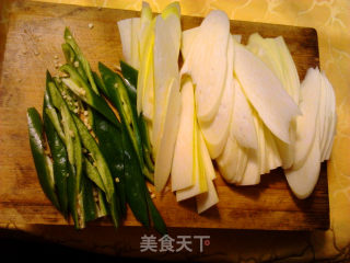 茭白青椒肉片的做法步骤：2