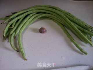 虾酱炒豆角的做法步骤：1