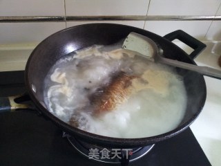 豆腐鲗鱼汤的做法步骤：6