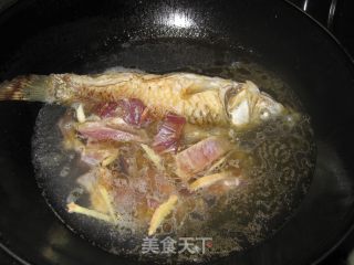 咸鸭炖鲫鱼火锅的做法步骤：8