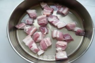 毛豆烧五花肉的做法步骤：2