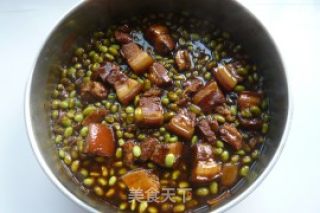 毛豆烧五花肉的做法步骤：8