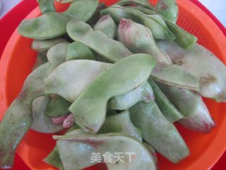 南瓜炖豆角的做法步骤：1