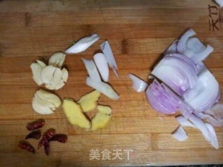 酱焖小河虾的做法步骤：2