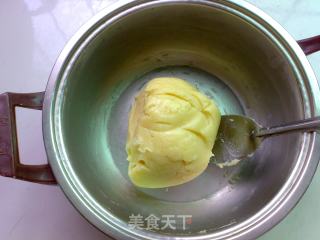 蛋黄酥的做法步骤：5