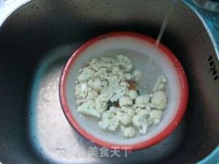 花菜炒鸡蛋的做法步骤：1