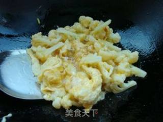 花菜炒鸡蛋的做法步骤：6