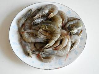 红酒焖虾的做法步骤：1