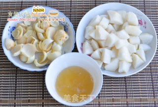 秋季润肺饮品——百合雪梨糖水的做法步骤：1