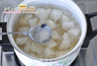 秋季润肺饮品——百合雪梨糖水的做法步骤：3