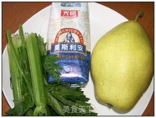 芹菜酥梨奶昔的做法步骤：1