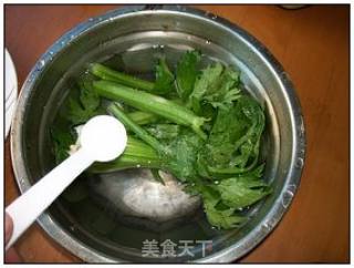 芹菜酥梨奶昔的做法步骤：2