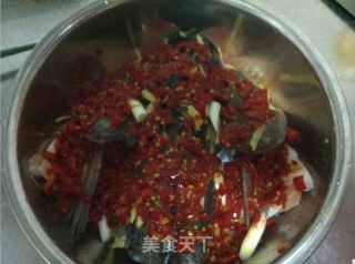 剁椒鱼头的做法步骤：3