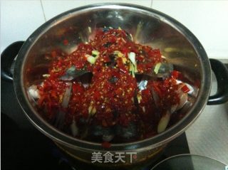 剁椒鱼头的做法步骤：4