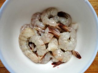 西兰花炒虾仁的做法步骤：2
