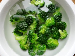 西兰花炒虾仁的做法步骤：5