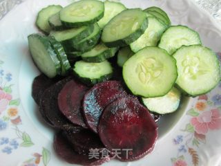 凉拌黄瓜紫薯片的做法步骤：1